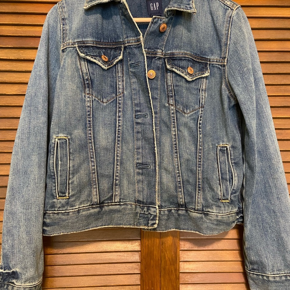Gap Classic Style Denim Jacket Medium Wash Size M